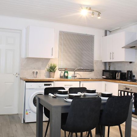 F2S Serviced Apartments 2Bedroom Terrace House With Free Wifi Netflix Suitable For Contractors Walking Distance To Train Station Derby Extérieur photo