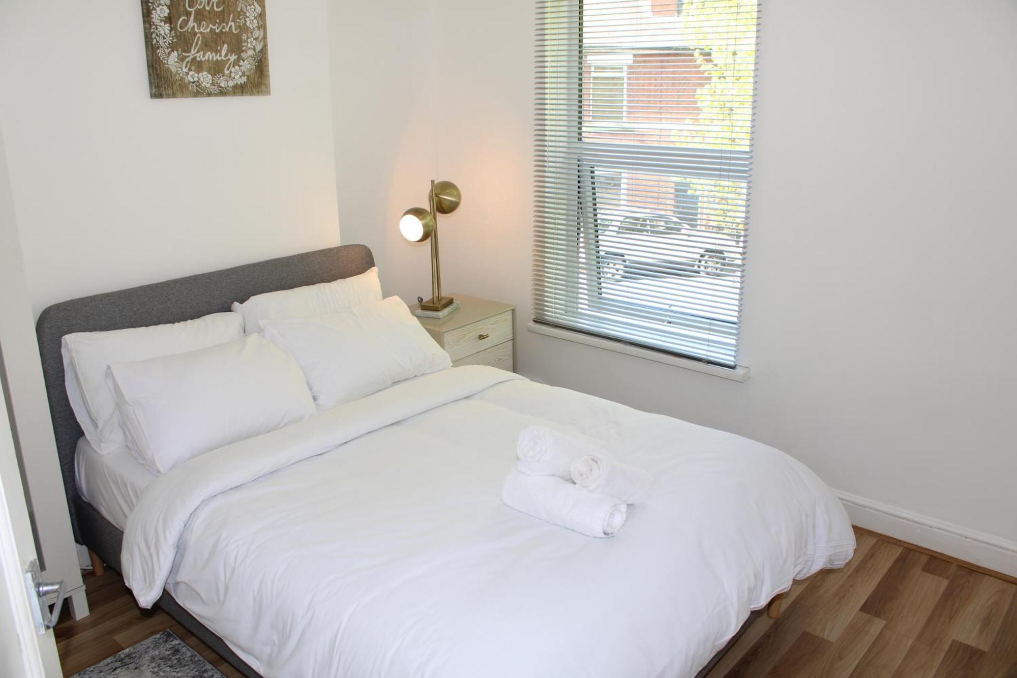 F2S Serviced Apartments 2Bedroom Terrace House With Free Wifi Netflix Suitable For Contractors Walking Distance To Train Station Derby Extérieur photo