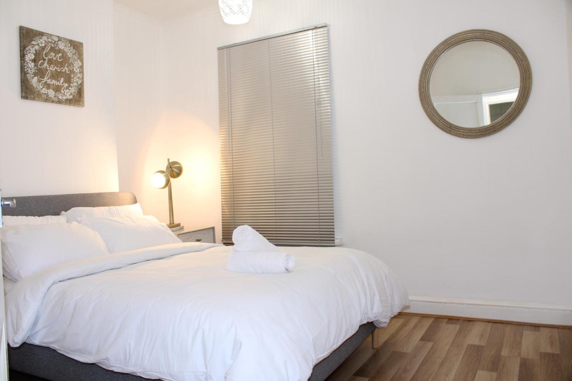 F2S Serviced Apartments 2Bedroom Terrace House With Free Wifi Netflix Suitable For Contractors Walking Distance To Train Station Derby Extérieur photo