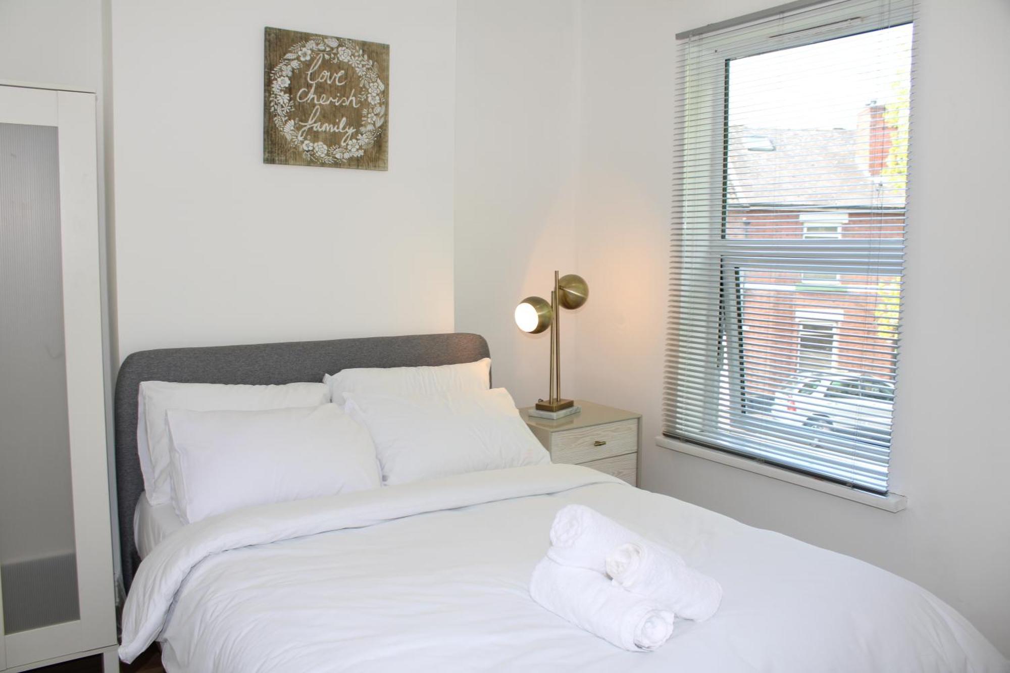 F2S Serviced Apartments 2Bedroom Terrace House With Free Wifi Netflix Suitable For Contractors Walking Distance To Train Station Derby Extérieur photo