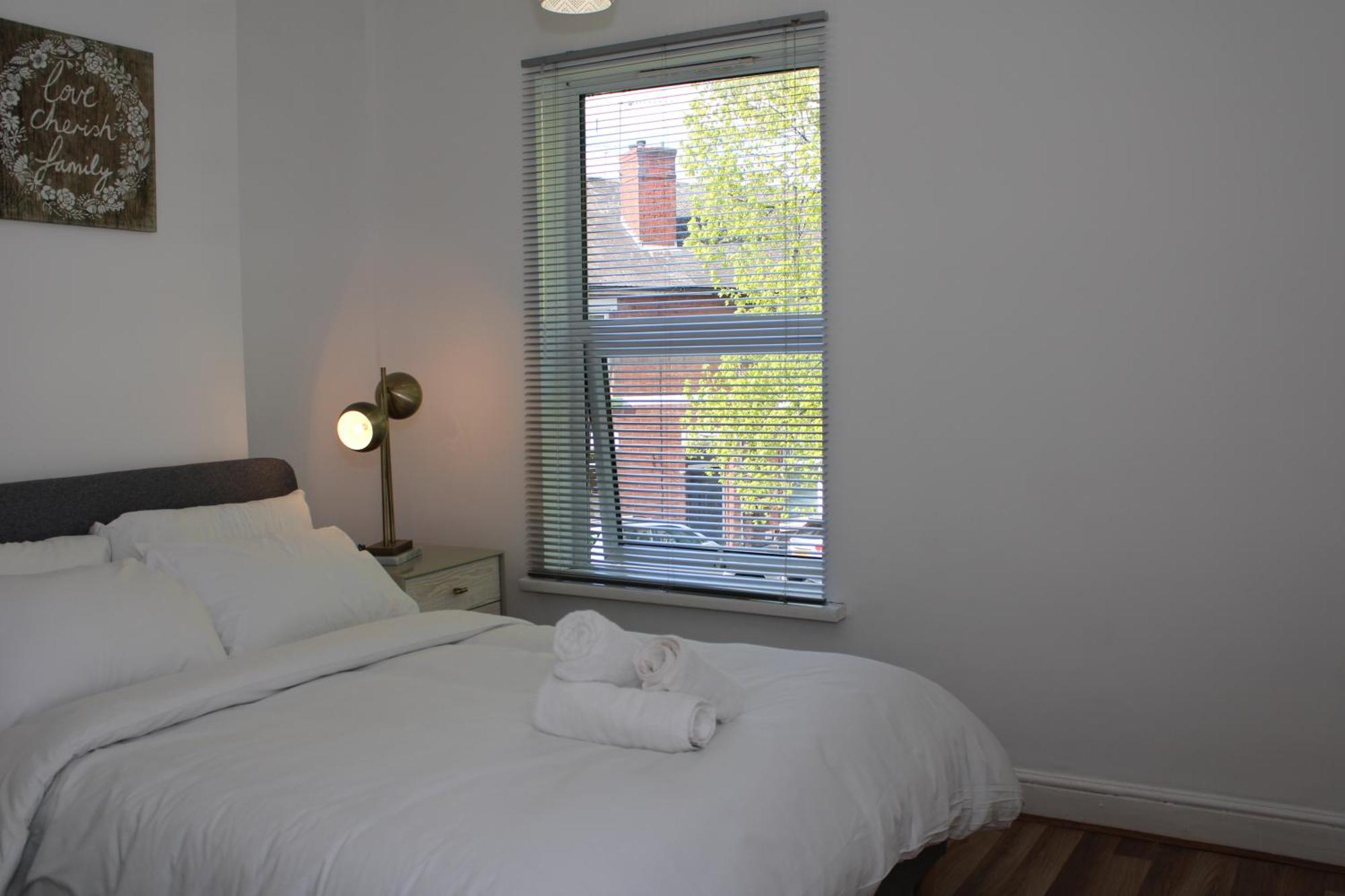 F2S Serviced Apartments 2Bedroom Terrace House With Free Wifi Netflix Suitable For Contractors Walking Distance To Train Station Derby Extérieur photo