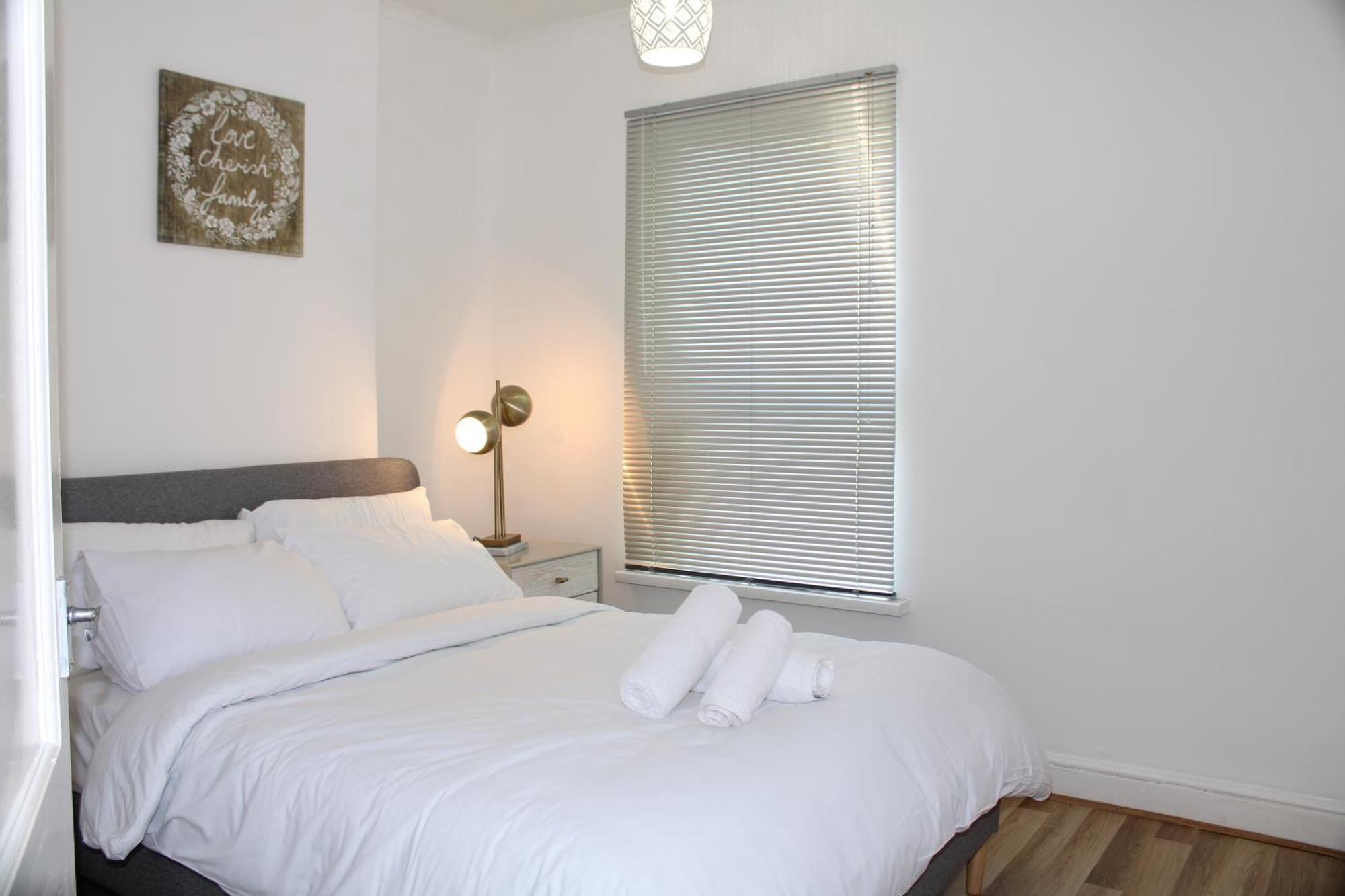 F2S Serviced Apartments 2Bedroom Terrace House With Free Wifi Netflix Suitable For Contractors Walking Distance To Train Station Derby Extérieur photo