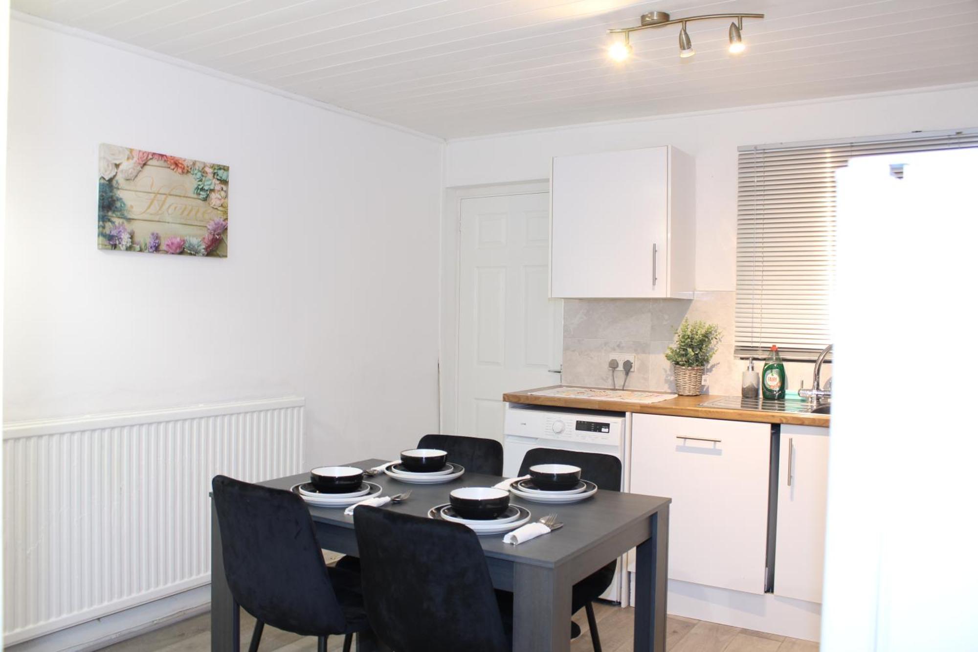 F2S Serviced Apartments 2Bedroom Terrace House With Free Wifi Netflix Suitable For Contractors Walking Distance To Train Station Derby Extérieur photo