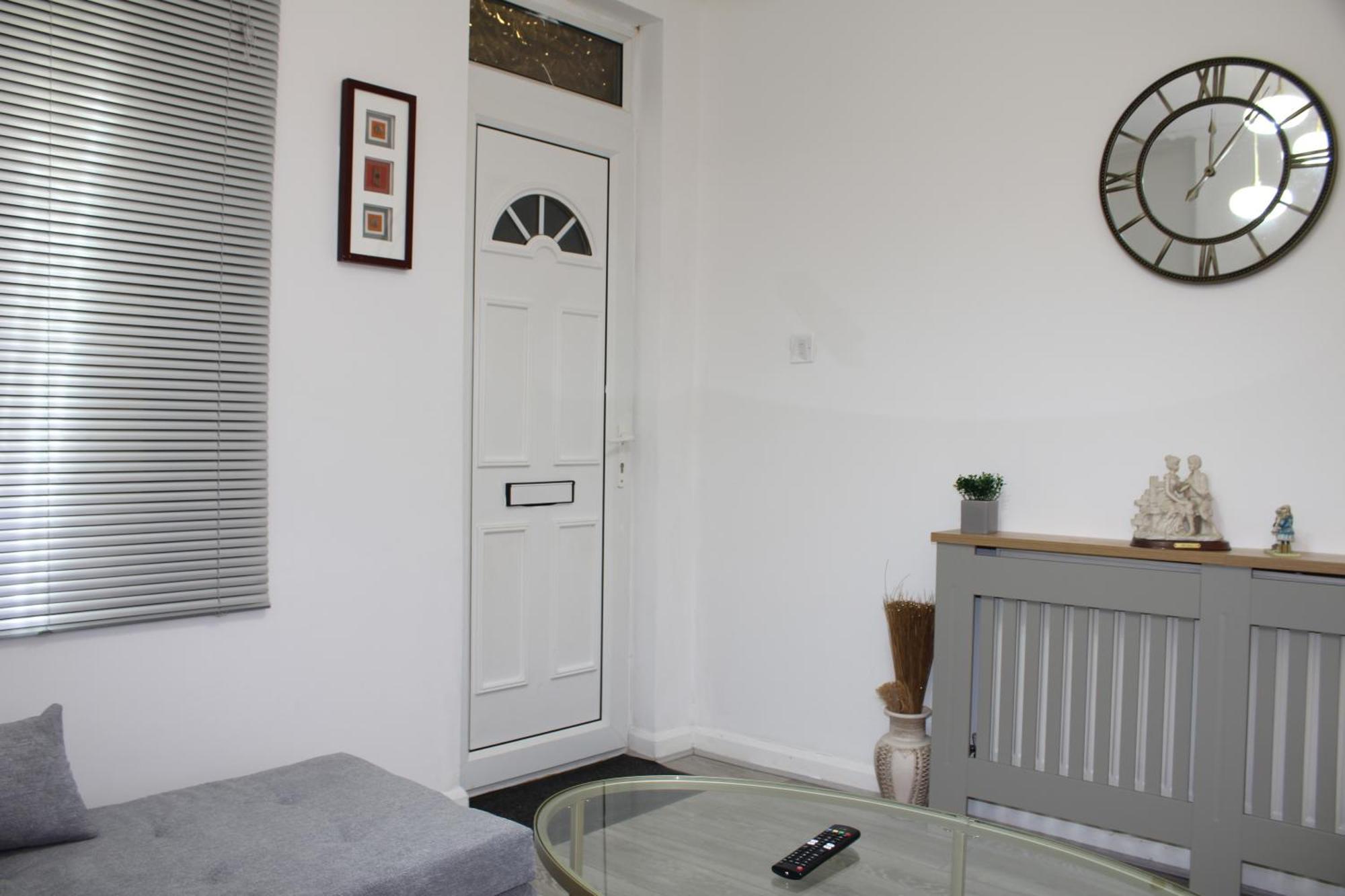 F2S Serviced Apartments 2Bedroom Terrace House With Free Wifi Netflix Suitable For Contractors Walking Distance To Train Station Derby Extérieur photo