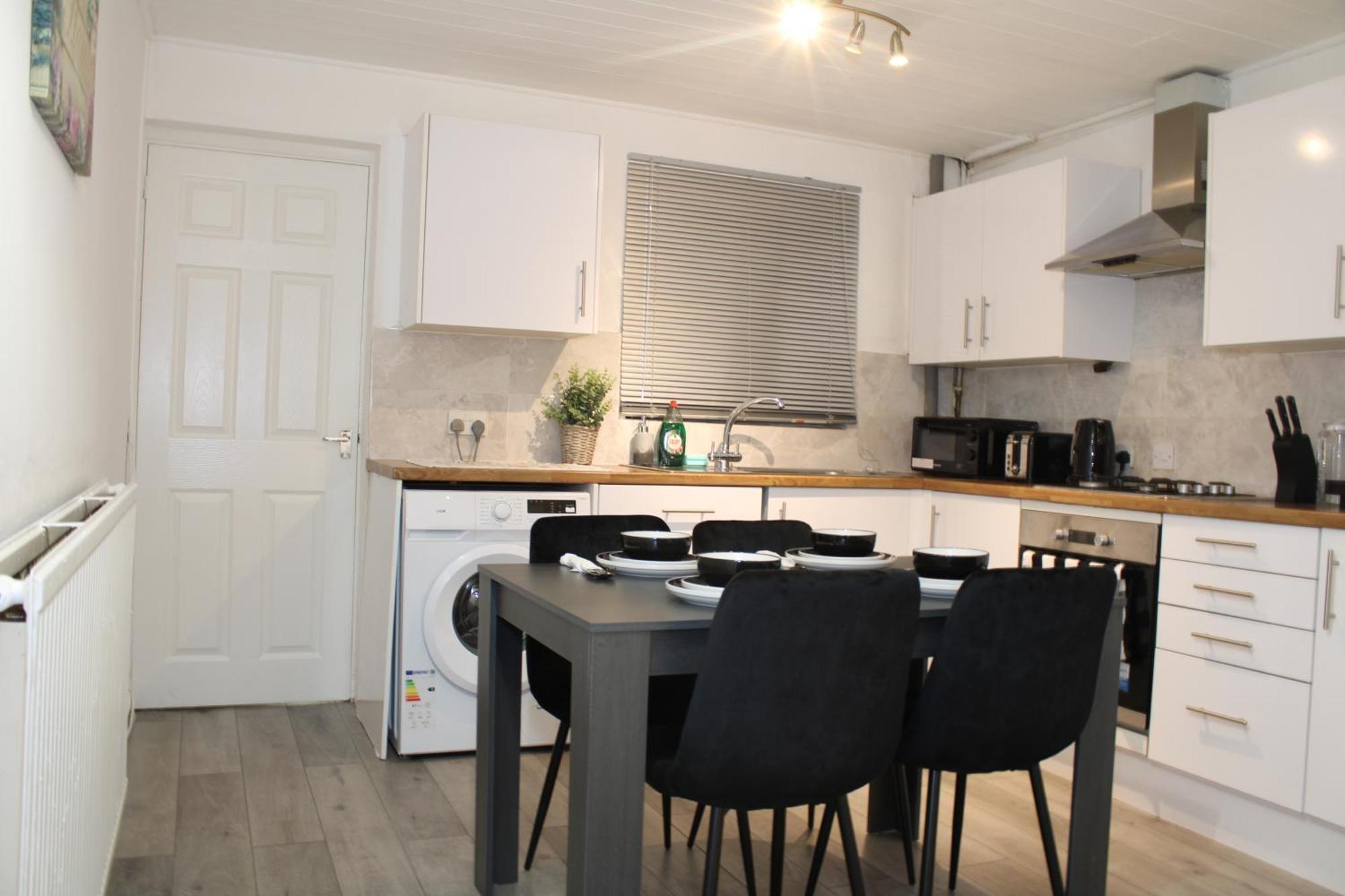 F2S Serviced Apartments 2Bedroom Terrace House With Free Wifi Netflix Suitable For Contractors Walking Distance To Train Station Derby Extérieur photo