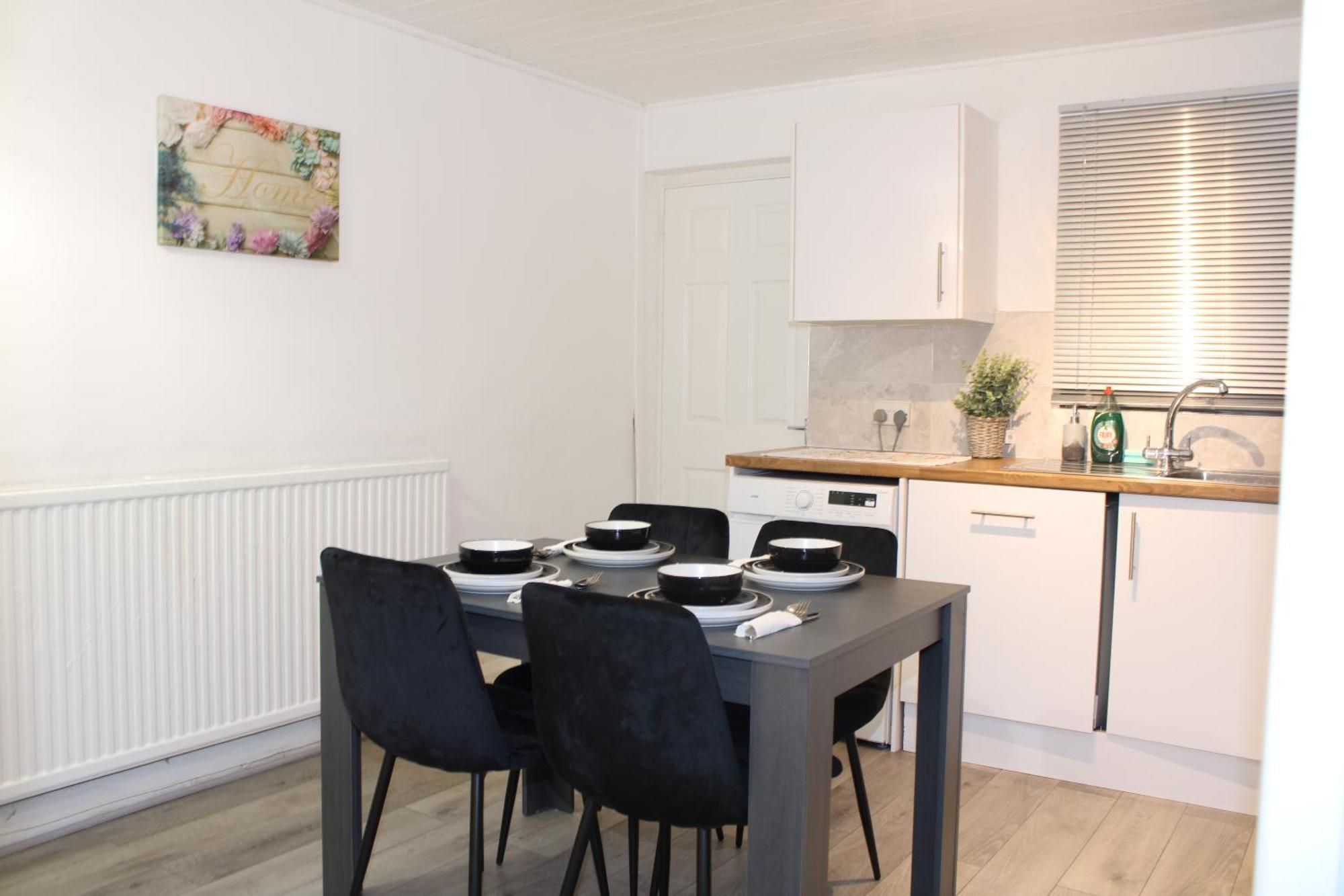 F2S Serviced Apartments 2Bedroom Terrace House With Free Wifi Netflix Suitable For Contractors Walking Distance To Train Station Derby Extérieur photo